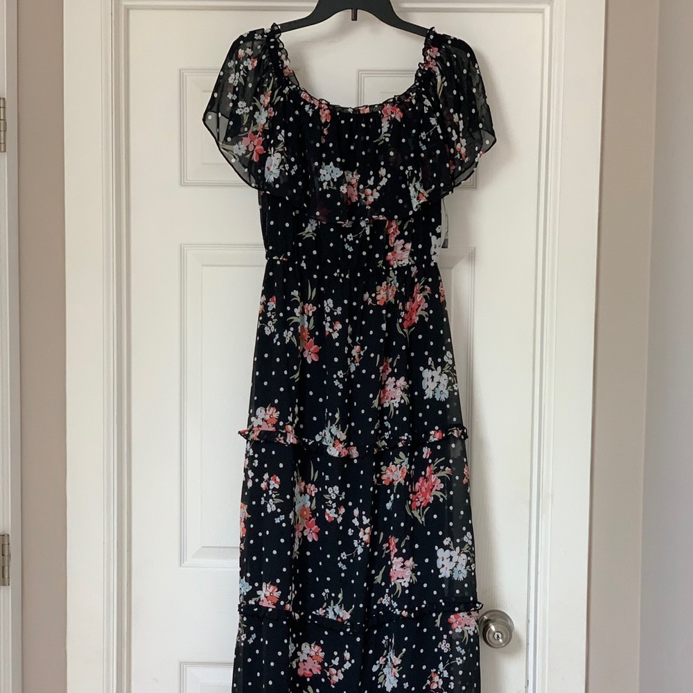 NWT, Off The Shoulder Maxi Dress!